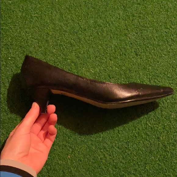 Le Chateau Kitten Heels - Picture 7 of 8